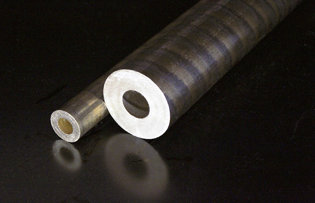 Bronse_Emnerør_1276x850_sort.jpg Bronse_Emnerør_1276x850_sort.jpg